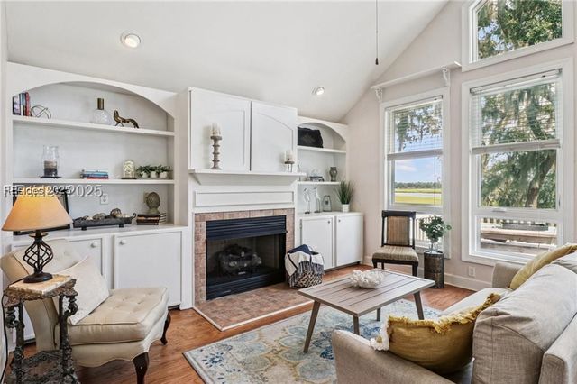 25 Petigru Dr, Beaufort, SC 29902