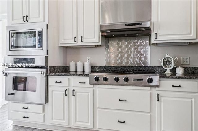 25 Petigru Dr, Beaufort, SC 29902