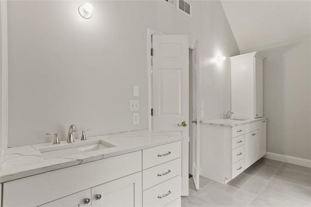 1704 Amberwood Pointe, Woodstock, GA 30189