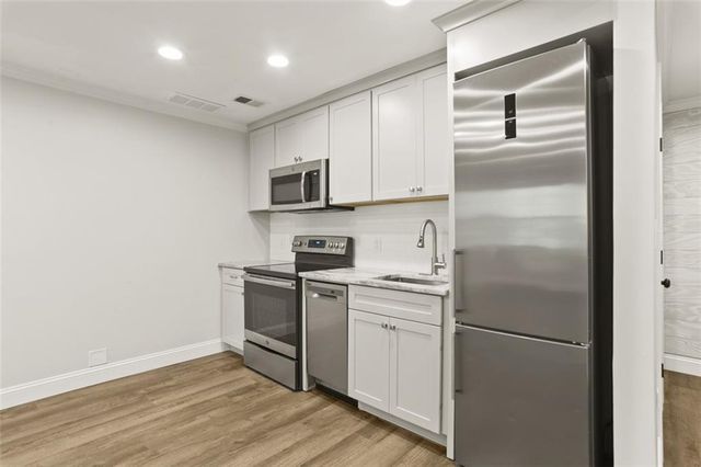 1704 Amberwood Pointe, Woodstock, GA 30189