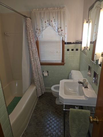 3522 Washington Street, Lansing, IL 60438