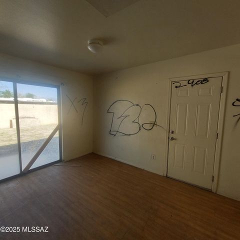 2211 E Louisiana Street, Tucson, AZ 85706