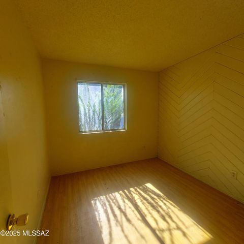 2211 E Louisiana Street, Tucson, AZ 85706