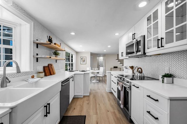 48 Bradford Rd, Natick, MA 01760