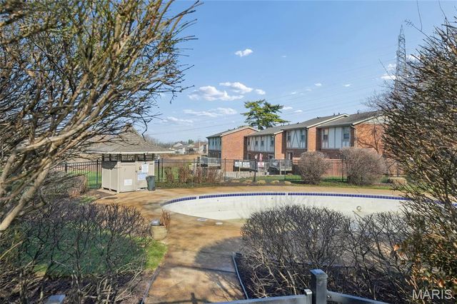 1380 Willow Brook Cove Court 1, St Louis, MO 63146