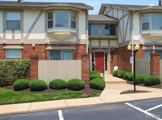 1380 Willow Brook Cove Court 1, St Louis, MO 63146