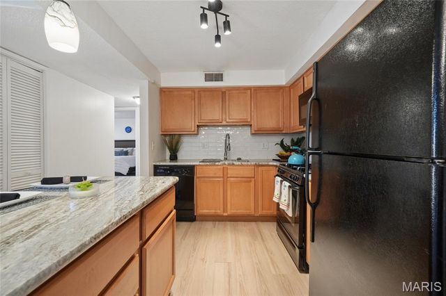 1380 Willow Brook Cove Court 1, St Louis, MO 63146