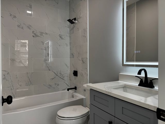 653 N Spaulding Avenue, Chicago, IL 60624