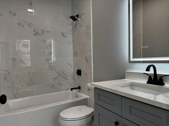 653 N Spaulding Avenue, Chicago, IL 60624