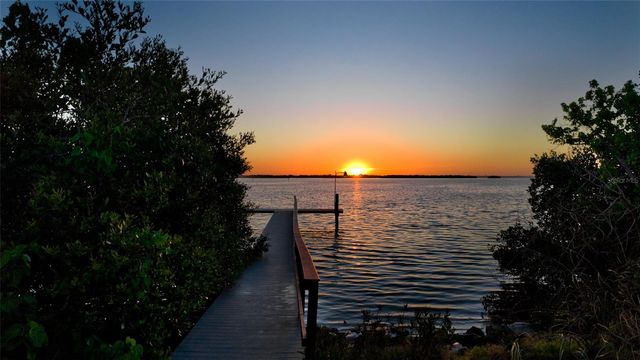 2512 AVENUE A, Bradenton Beach, FL 34217