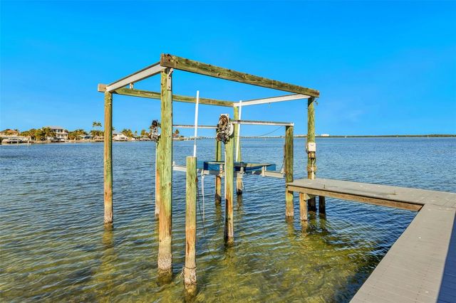 2512 AVENUE A, Bradenton Beach, FL 34217