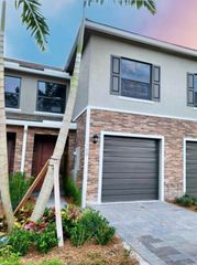 168 SE 5th Court, Deerfield Beach, FL 33441