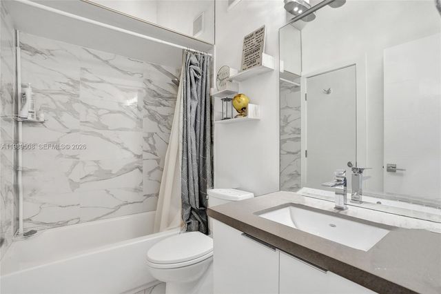 2619 S Parkview Dr, Hallandale Beach, FL 33009