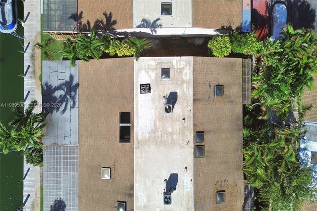 2619 S Parkview Dr, Hallandale Beach, FL 33009