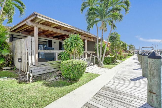 2619 S Parkview Dr, Hallandale Beach, FL 33009