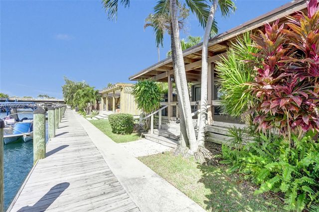 2619 S Parkview Dr, Hallandale Beach, FL 33009