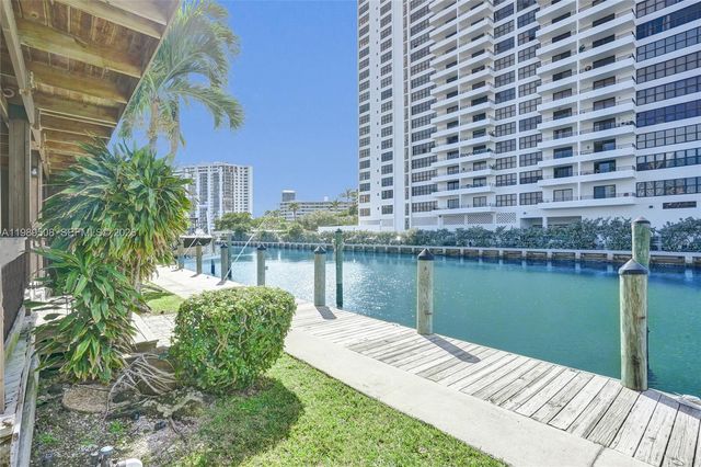 2619 S Parkview Dr, Hallandale Beach, FL 33009