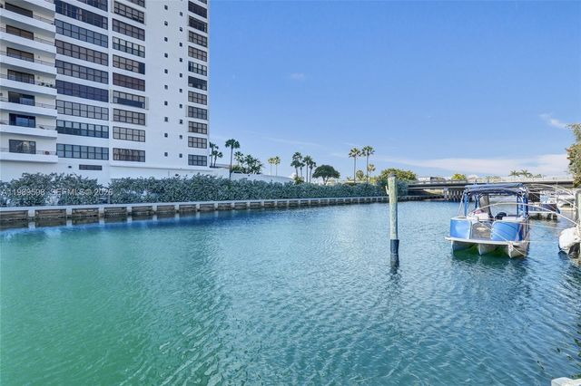 2619 S Parkview Dr, Hallandale Beach, FL 33009