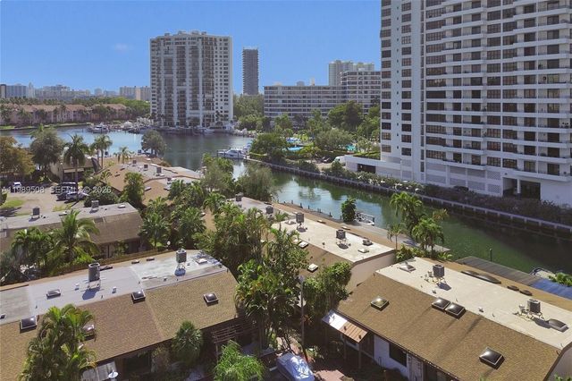 2619 S Parkview Dr, Hallandale Beach, FL 33009