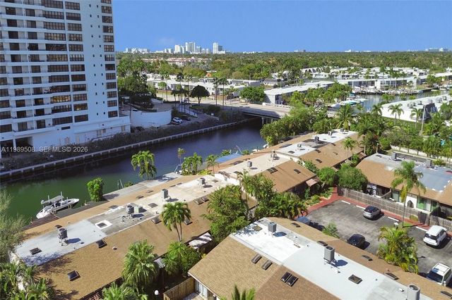 2619 S Parkview Dr, Hallandale Beach, FL 33009