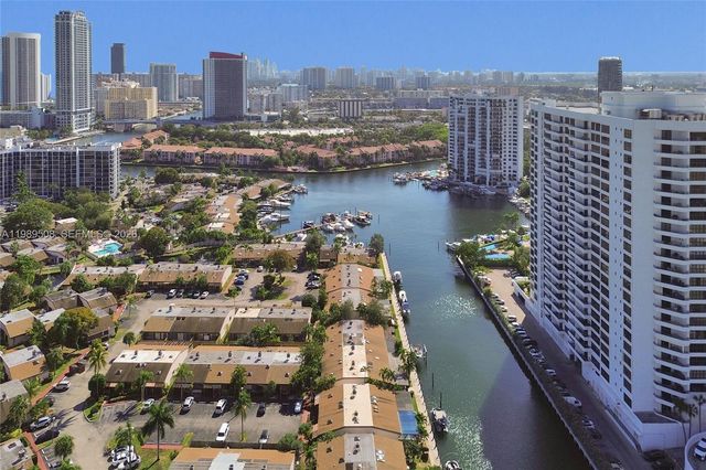 2619 S Parkview Dr, Hallandale Beach, FL 33009