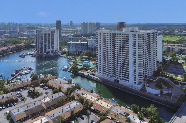 2619 S Parkview Dr, Hallandale Beach, FL 33009