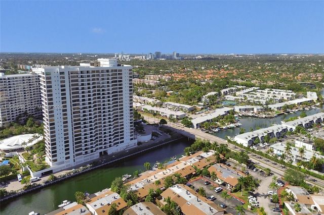 2619 S Parkview Dr, Hallandale Beach, FL 33009