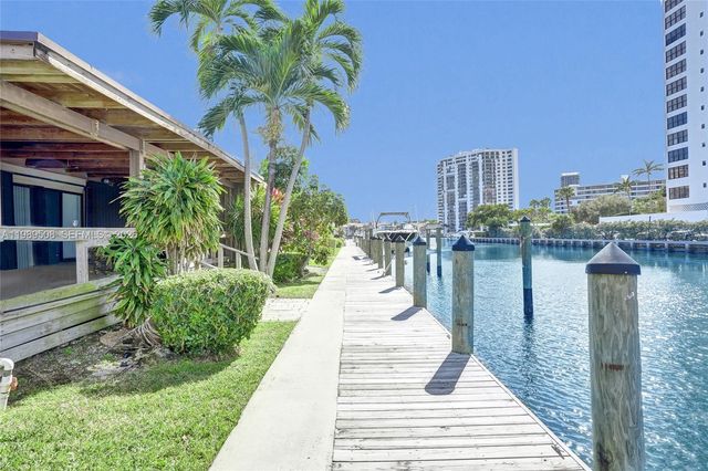 2619 S Parkview Dr, Hallandale Beach, FL 33009