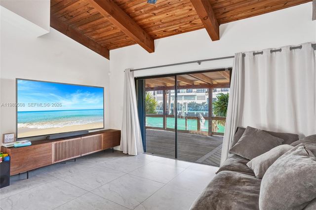 2619 S Parkview Dr, Hallandale Beach, FL 33009