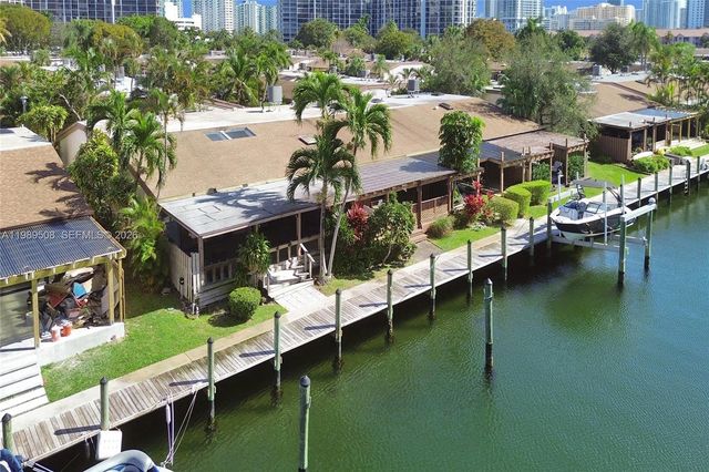 2619 S Parkview Dr, Hallandale Beach, FL 33009