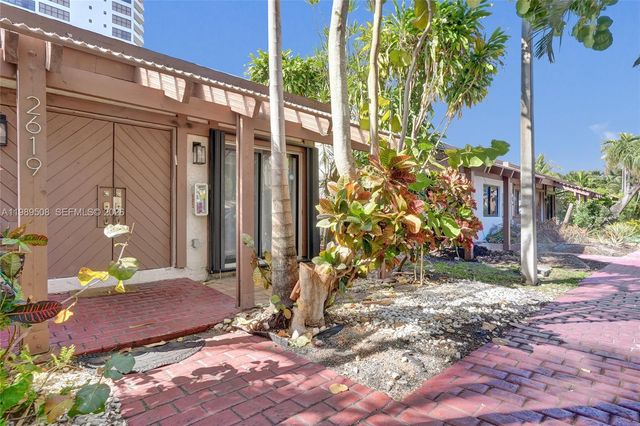 2619 S Parkview Dr, Hallandale Beach, FL 33009