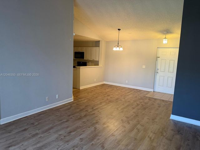 5761 Riverside Drive 304B4, Coral Springs, FL 33067
