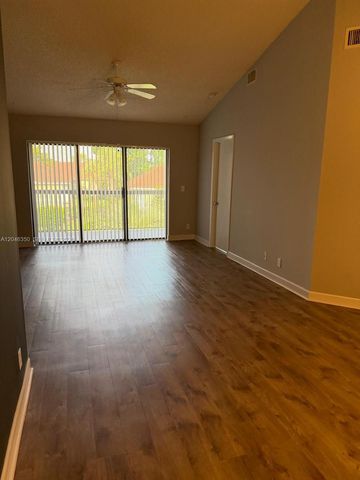 5761 Riverside Drive 304B4, Coral Springs, FL 33067