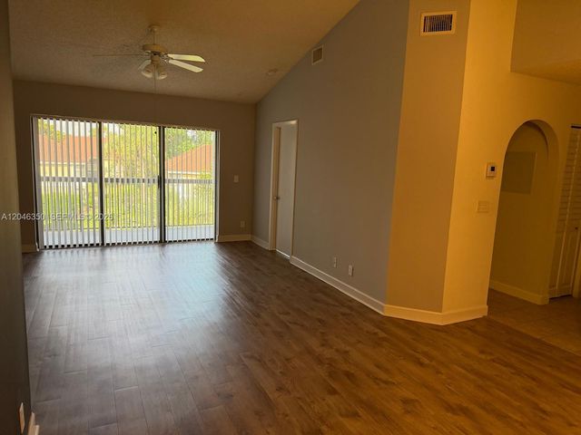 5761 Riverside Drive 304B4, Coral Springs, FL 33067