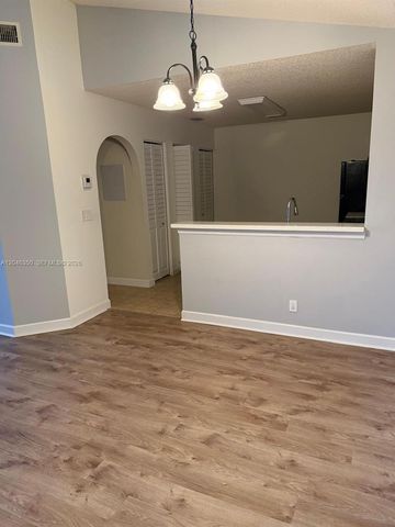 5761 Riverside Drive 304B4, Coral Springs, FL 33067