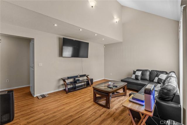 940 Torrey Pine, Colton, CA 92324