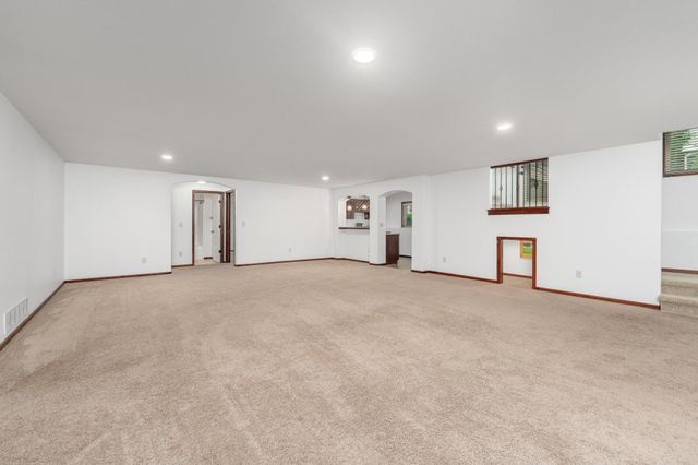 2224 N Flutter Ct, Wichita, KS 67228