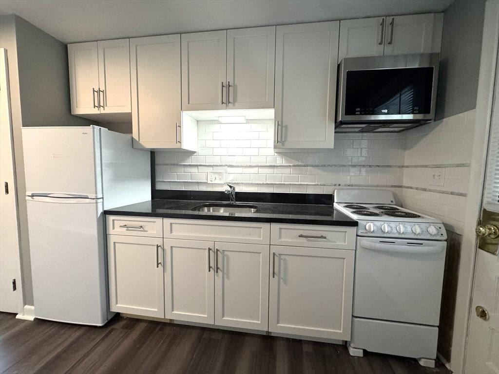 23 Burlington Street 3, Woburn, MA 01801
