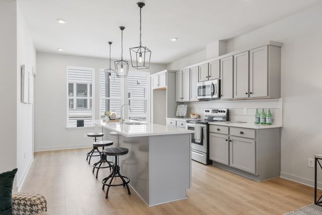 352 East Village Ln, Nashville, TN 37216
