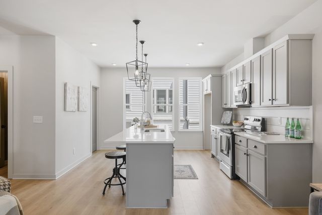 352 East Village Ln, Nashville, TN 37216