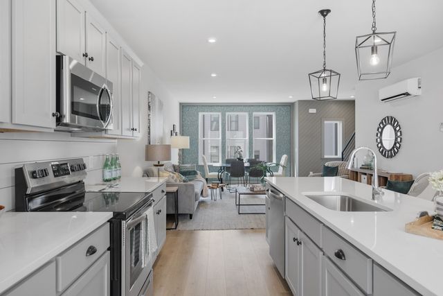 352 East Village Ln, Nashville, TN 37216