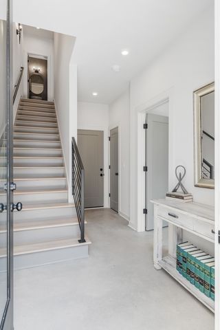 352 East Village Ln, Nashville, TN 37216