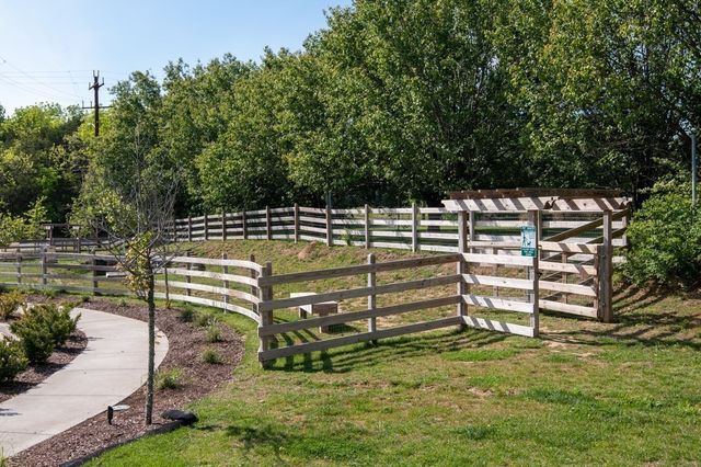 352 East Village Ln, Nashville, TN 37216