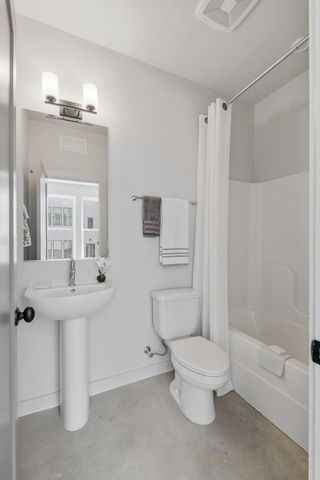 352 East Village Ln, Nashville, TN 37216