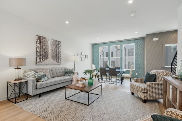 352 East Village Ln, Nashville, TN 37216