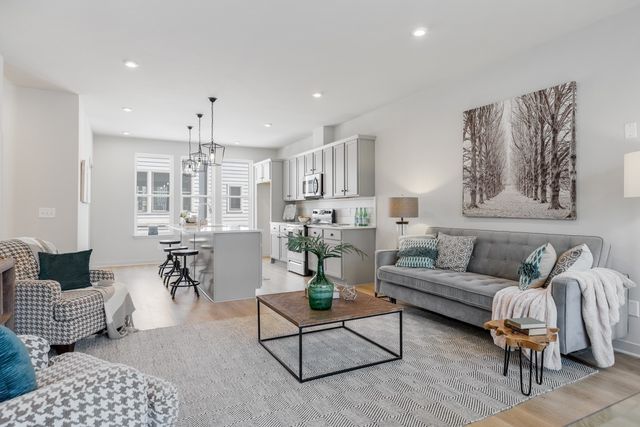 352 East Village Ln, Nashville, TN 37216