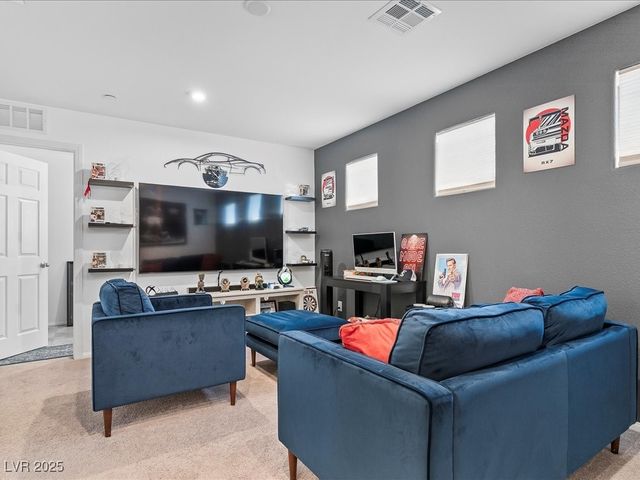 6082 Rose Springs Avenue, Las Vegas, NV 89130