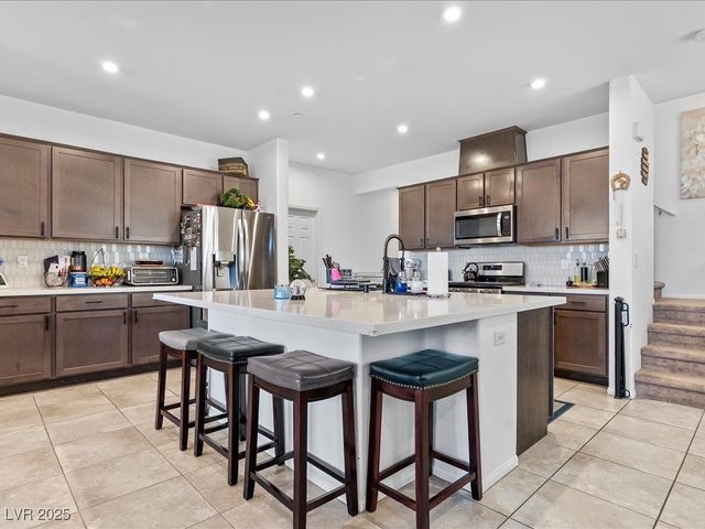 6082 Rose Springs Avenue, Las Vegas, NV 89130