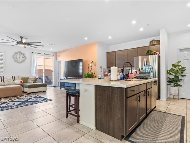 6082 Rose Springs Avenue, Las Vegas, NV 89130