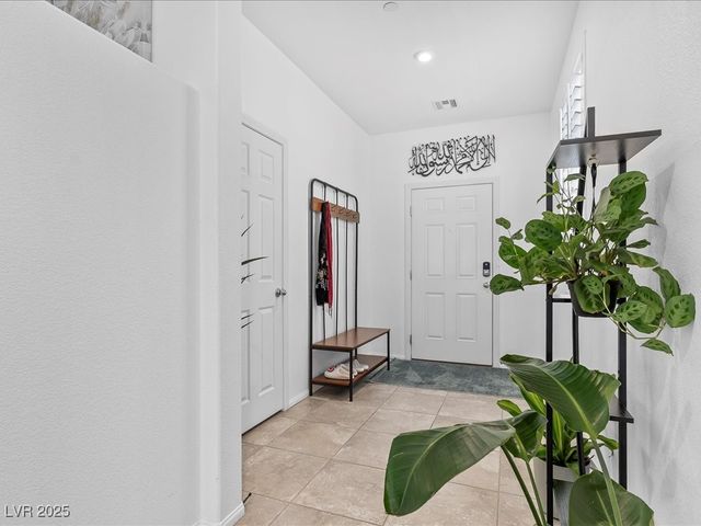 6082 Rose Springs Avenue, Las Vegas, NV 89130